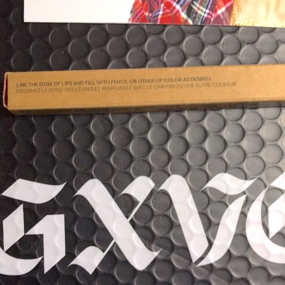 HOST PICK!✨🆕Gxve By Gwen Stefani Anaheim Line Lipliner in Mells Ln BRAND NEW🖤 - Picture 8 of 16